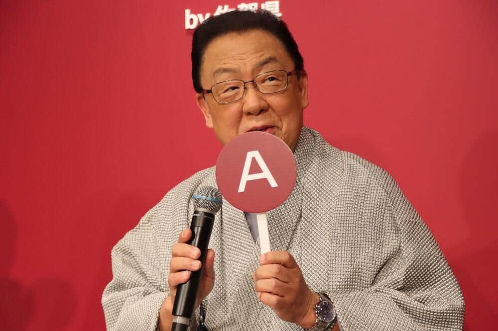 自信満々に回答する梅沢さん