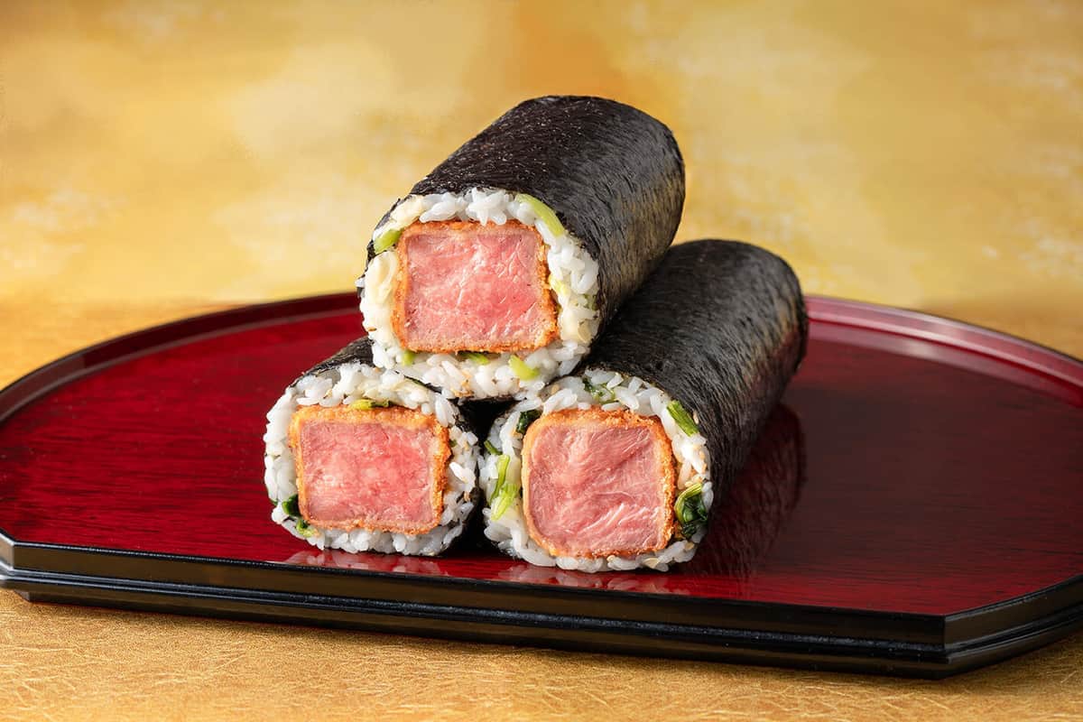 「牛カツ京都勝牛」の極厚牛カツ恵方巻「勝巻」　「牛サーロイン」150グラム使用