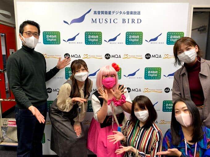 Radio Star Auditionファイナルの写真。横田さんは右から三番目（下段、右から二人目）。DJ Nobbyさん（左）は、作リエの第28回ゲストでもある。