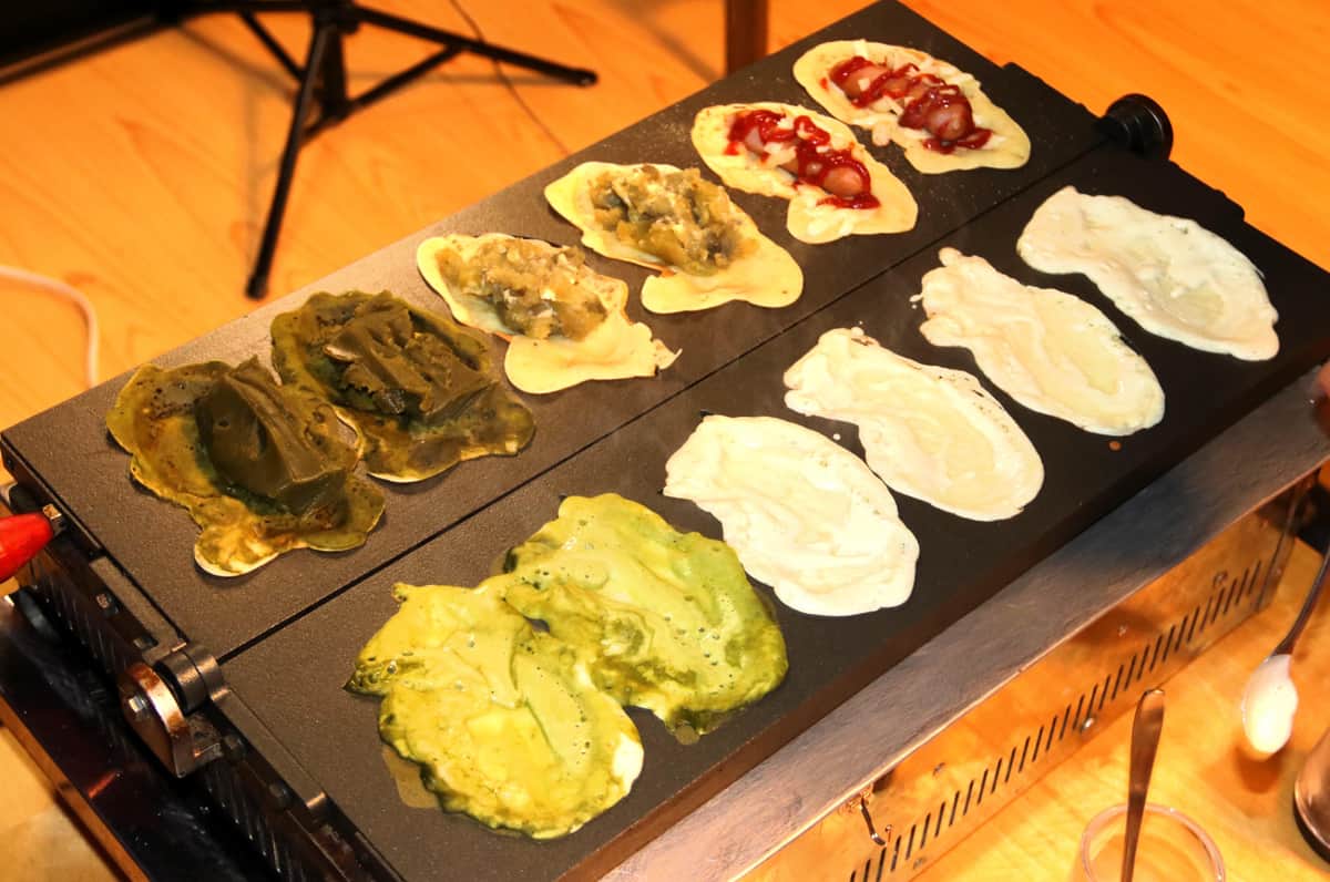 TikTokでバズる「たい焼き店」　具材持ち込みOK、自分で焼ける体験型で人気