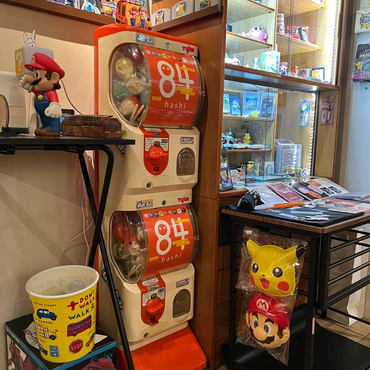 84オリジナルグッズや、トイカプセルも見どころの一つ