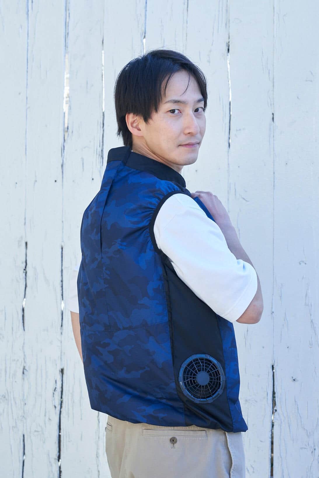 山善からファン付きウェア　ペルチェプレートでカラダを直接冷やす