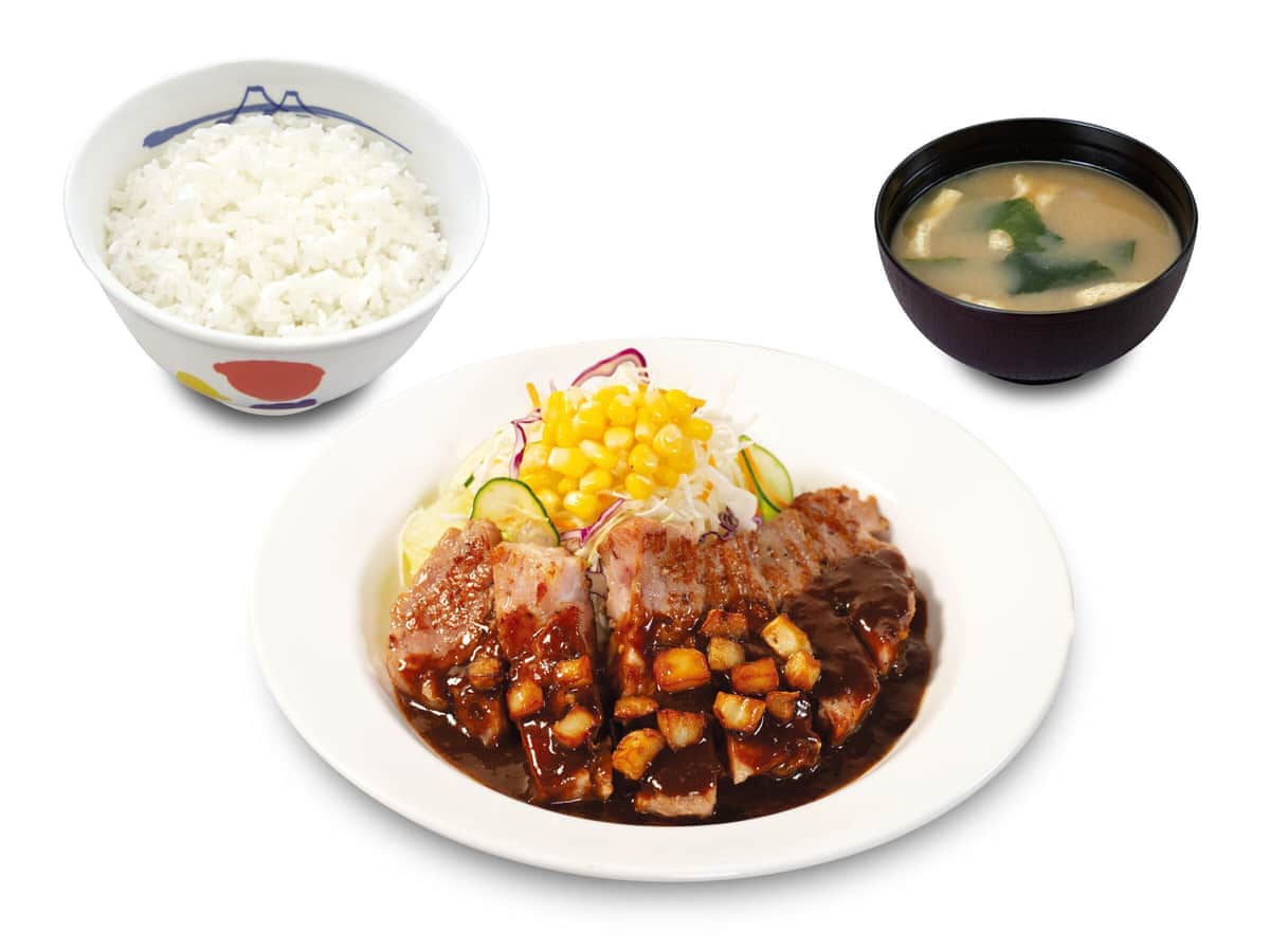 松屋、05年登場メニューが復活　にんにくソースの「極厚200gトンテキ定食」