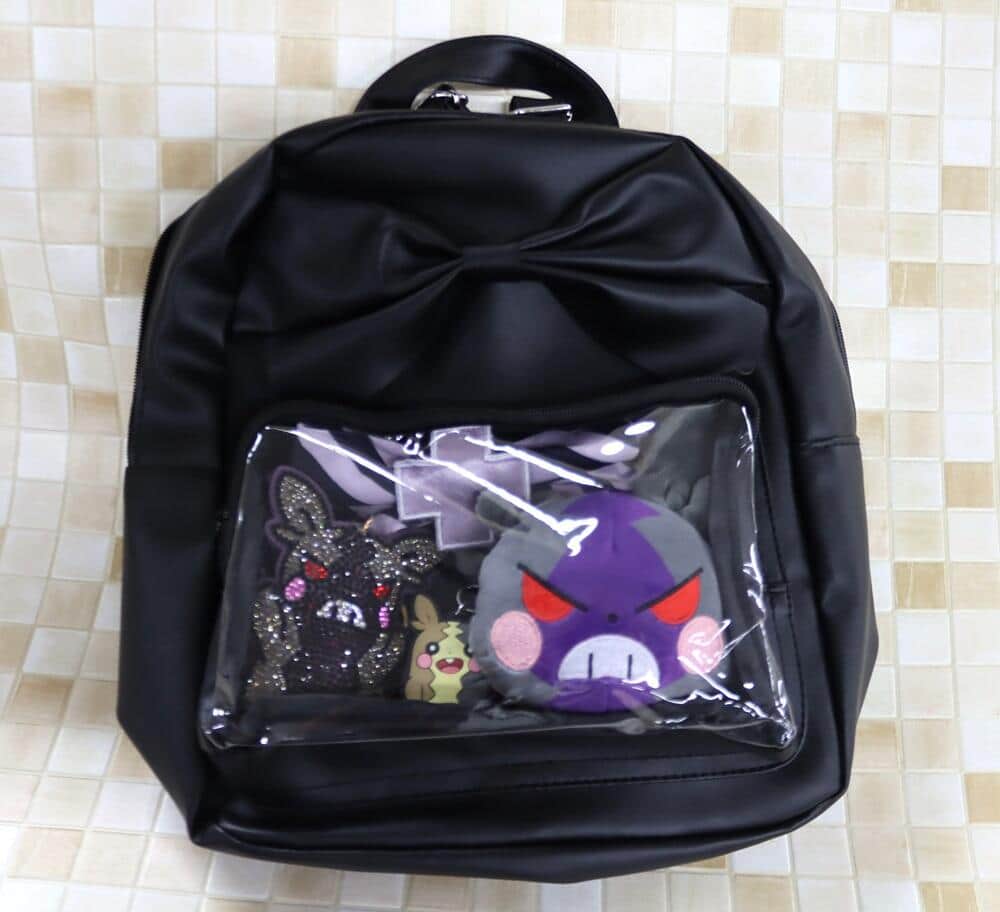 推しバッグ、リボン付リュックにぬいぐるみをいれた様子