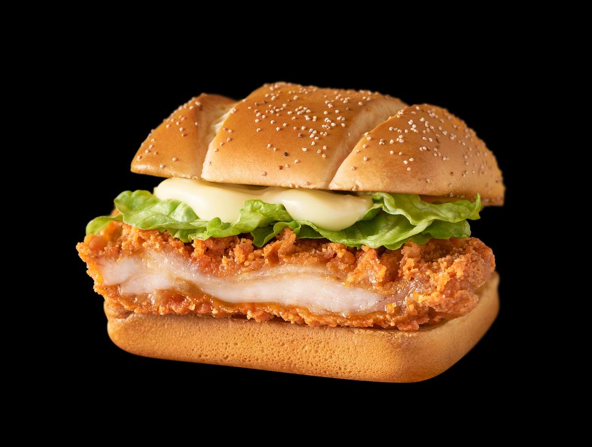 恐竜たちに食らいつけ！？陸海空の恐竜をイメージした3つのメニュー