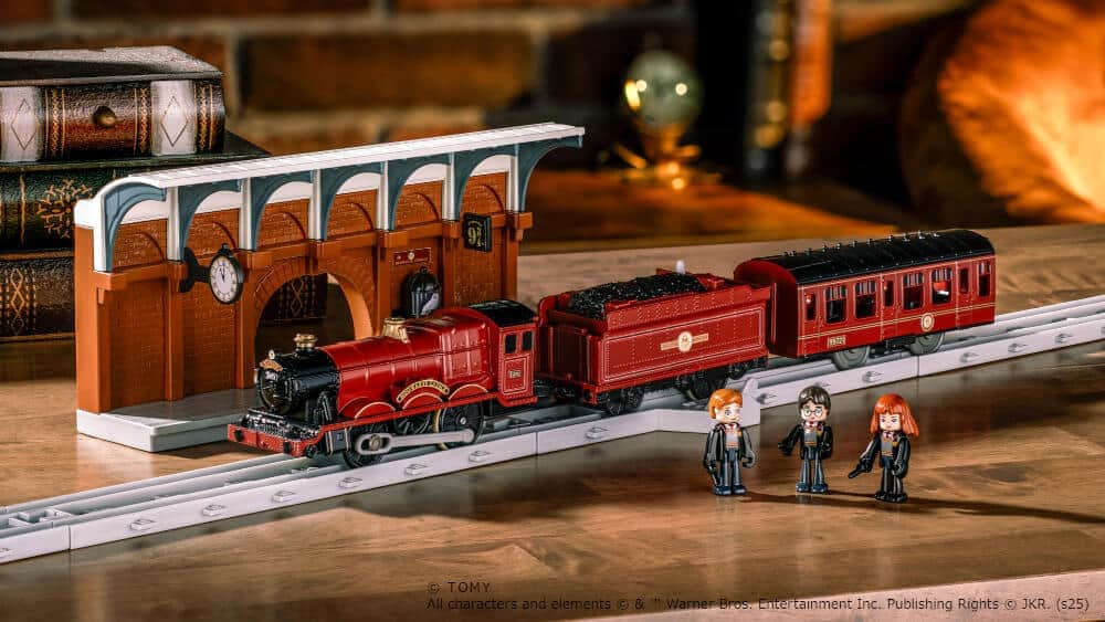 「ハリー・ポッター」コラボ「プラレール」　キャラのフィギュア付属「ホグワーツ特急」