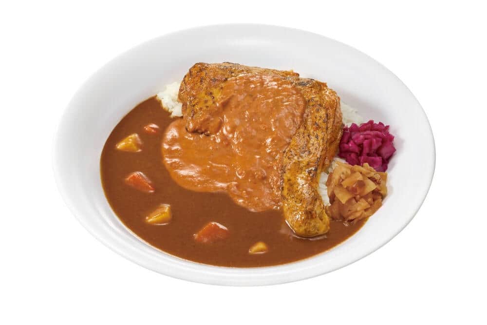 すき家「バターチキンソースカレー」　大きな「ほろほろチキン」がのった