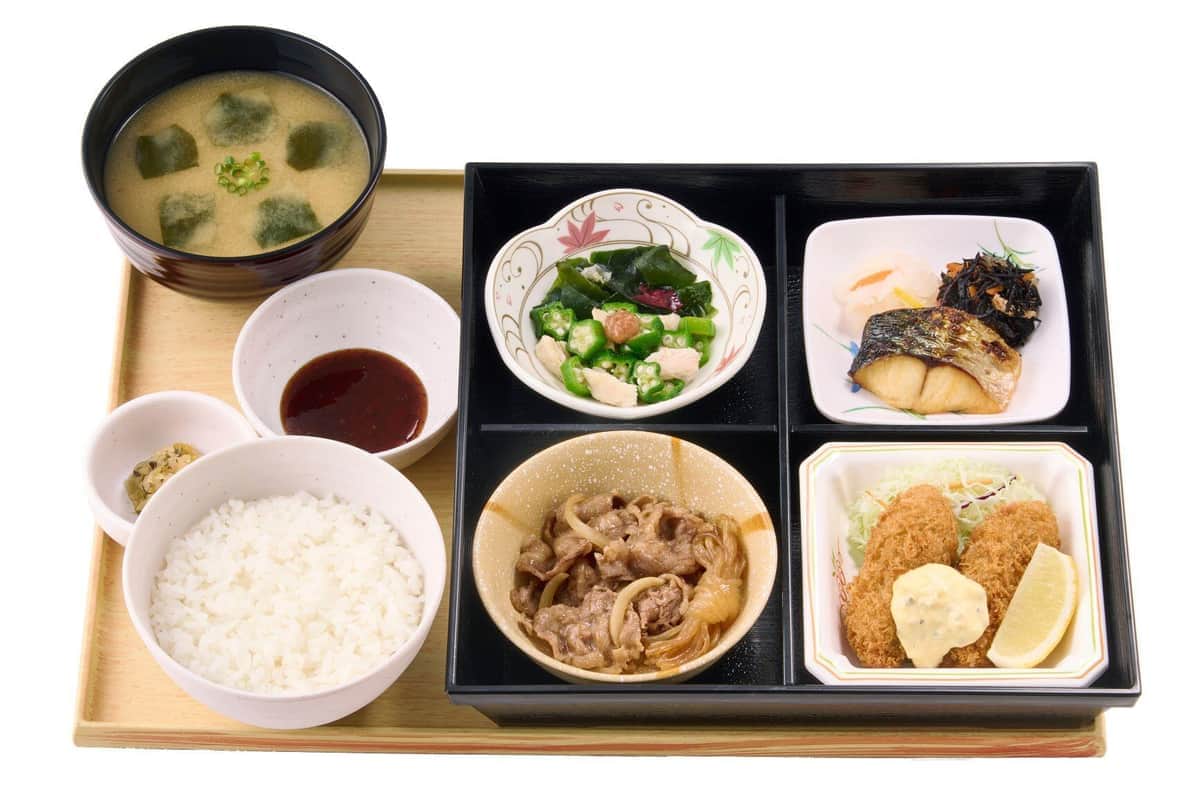 旬の「牡蠣」をフライで存分に
