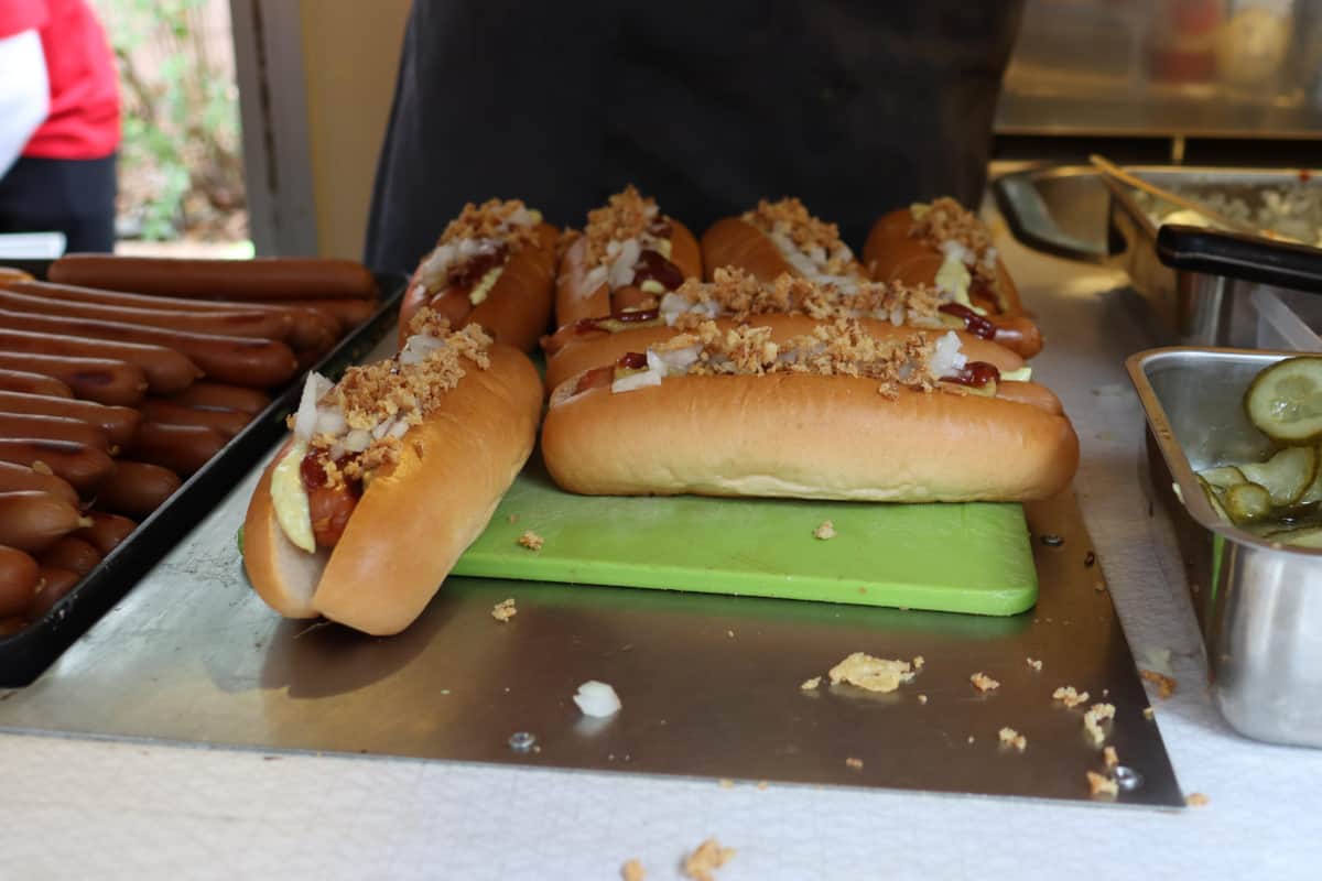 「ソーセージワゴン」のホットドッグ