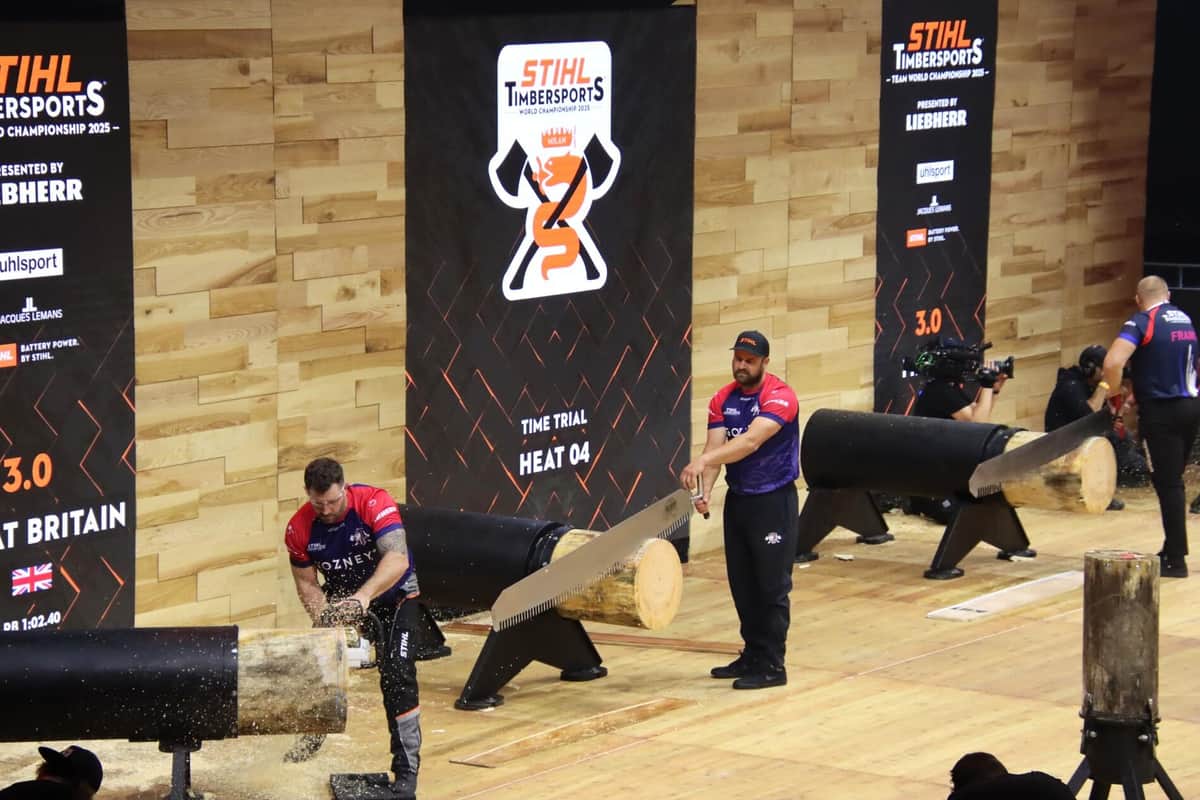 イギリスチームとフランスチームの対戦
