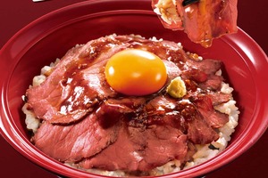 「すき家」に「ローストビーフ丼」初登場　低温加熱でやわらか食感