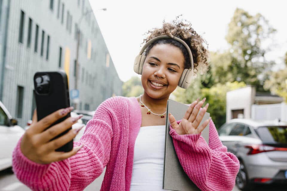 ファッションにも合わせやすい4つのカラバリを用意