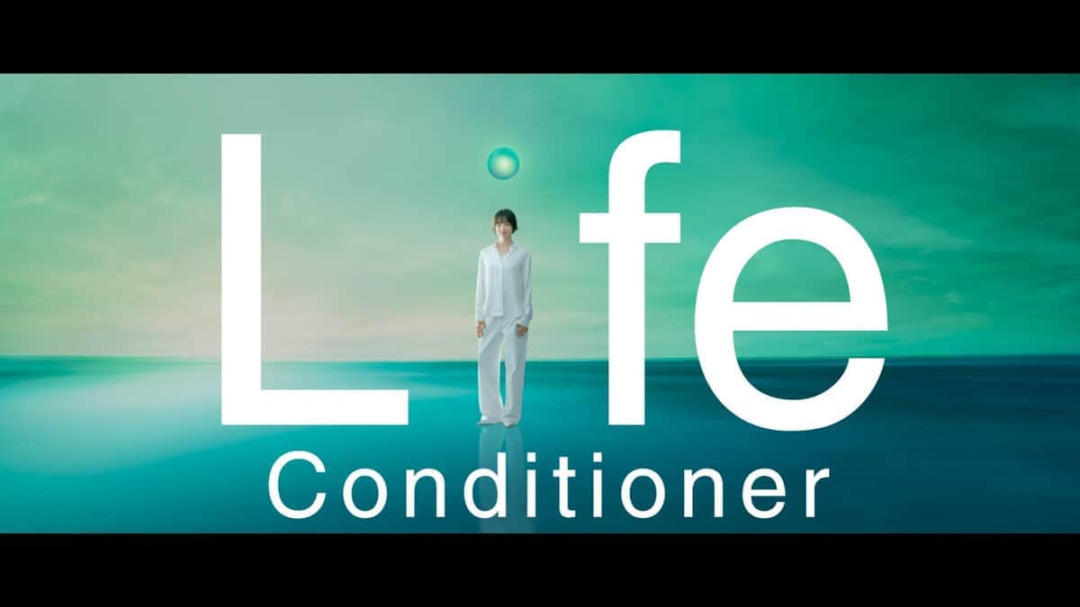 小松さんによる凛とした演技とナレーション