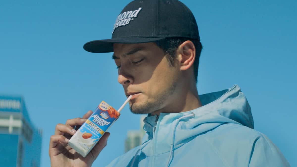 ダルビッシュ有選手が「アーモンド・ブリーズ」のCMに出演