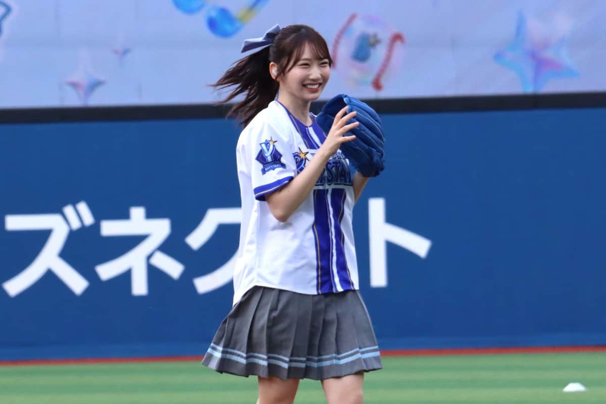 ノーバウンド投球に満面の笑みをみせる藤嶌果歩さん