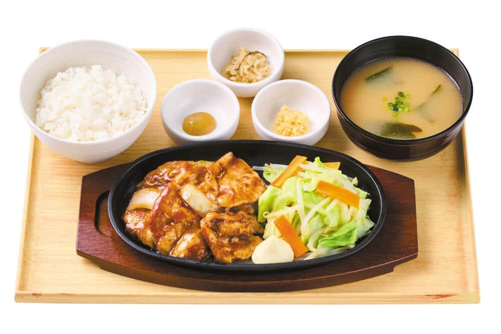 こだわりのたれで味わう三元豚のしょうが焼　味変も楽しめる
