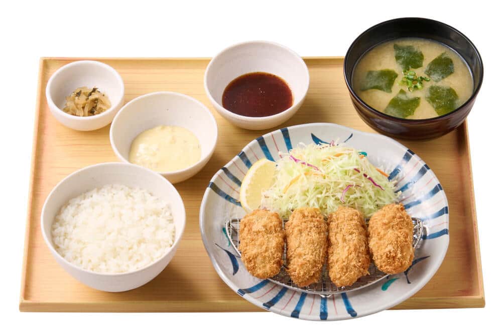 牡蠣のクリーミーで濃厚な味わいをアツアツ・サクサクのフライで
