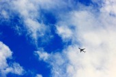 「飛行機利用は恥」論で日本孤立の危機？　環境問題と持続可能燃料の関係