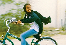 ＜少女は自転車にのって＞ <br />イスラムの厳しい戒律突き抜ける少女の爽やかさ…サウジアラビア初の女性監督映画