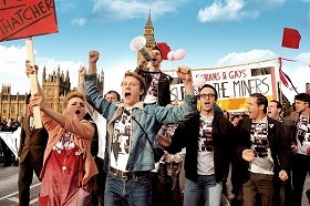 ＜パレードへようこそ＞<br /> 炭鉱スト支援に立ち上がったゲイたちだったが･･･「変態」を笑い笑われて縮まる異質の距離