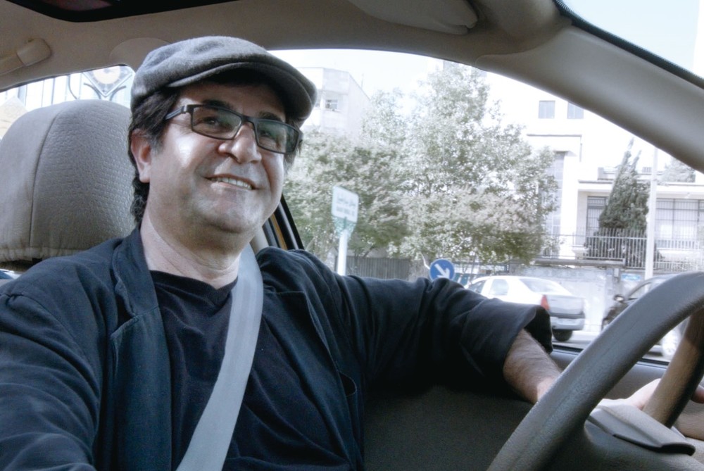 〈人生タクシー〉<br />　タクシーの空間からイラン社会の核心に迫る...映画ってこんなことも出来るんだ！