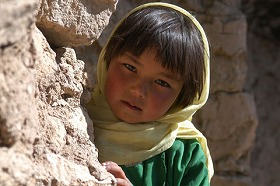 アフガン少女の小さな冒険　19歳イラン女性監督が描く（子供の情景）